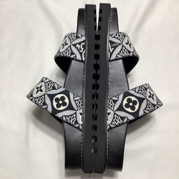Louis Vuitton 1854 Paseo Flat - Picture 12 of 16